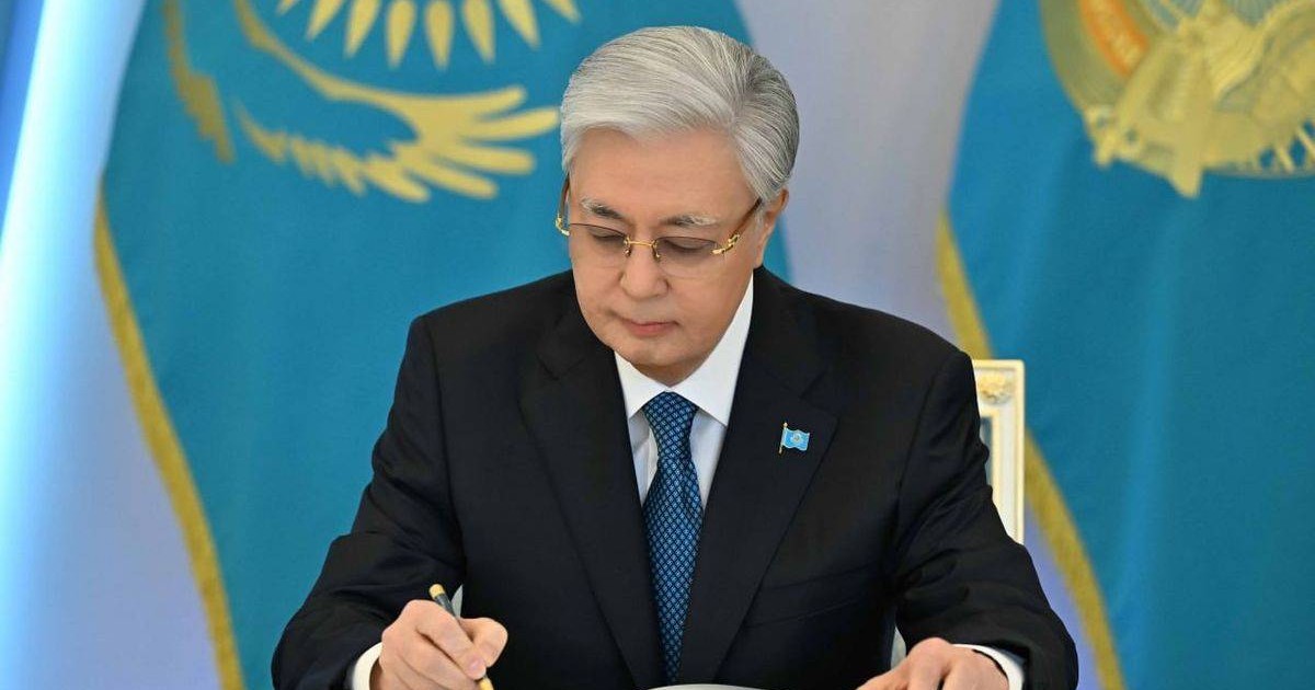 Тоқаев Қорғаныс министрлігіндегі жоғары лауазымды тұлғаларды қызметінен босатты