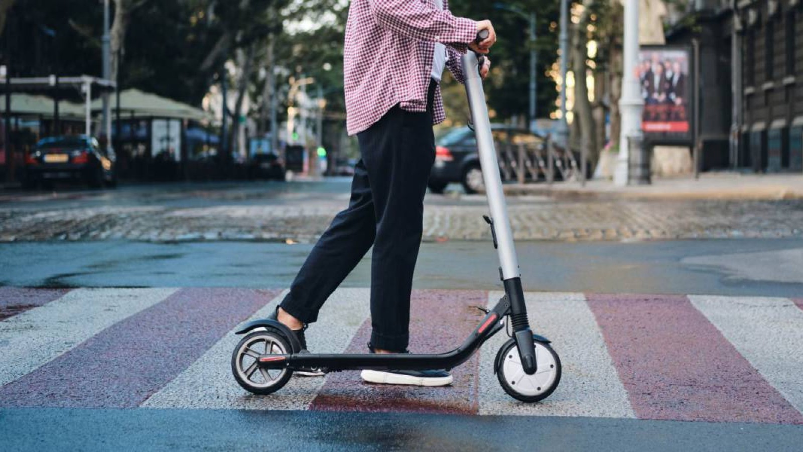 Тротуары жоқ елде самокатты қолдану туралы заң қабылданды.