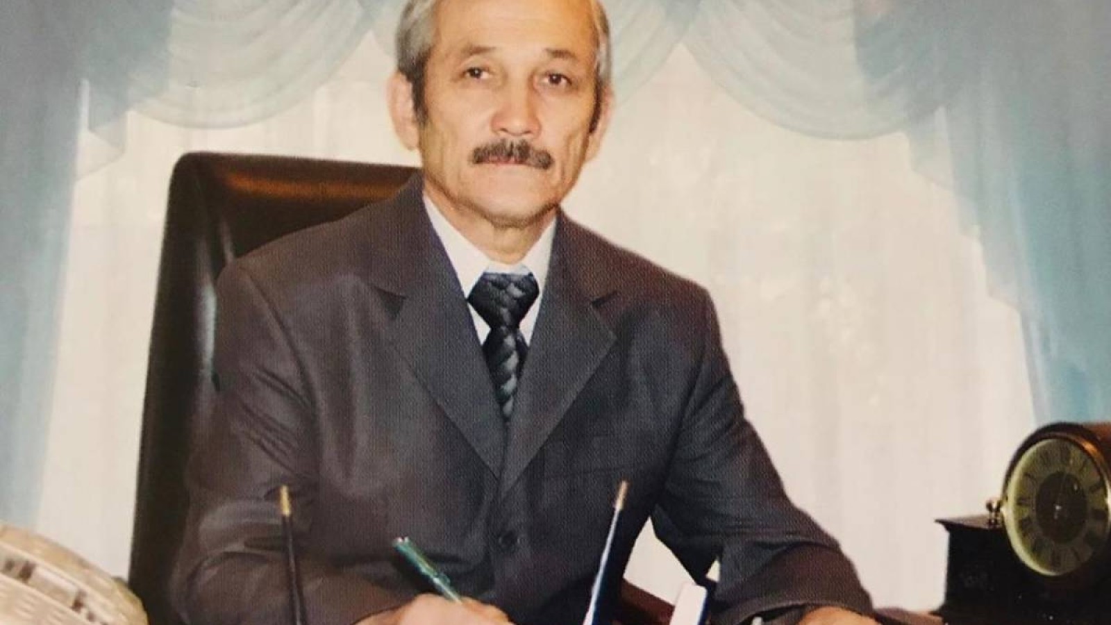 Еркебұлан Мүсіреп 75 жасқа қараған шағында өмірден озды.