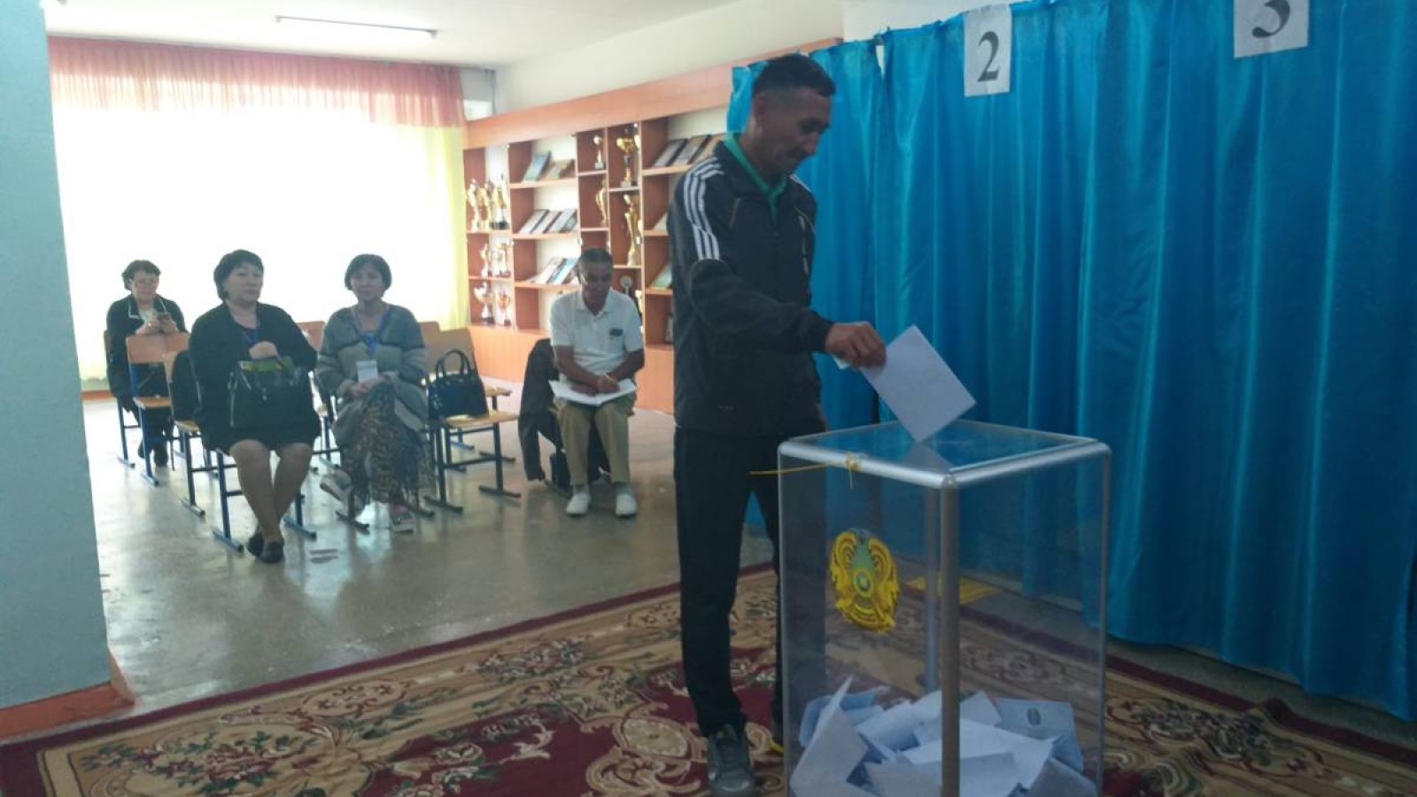 ОСК: Сайлаушылардың 77 пайызы дауыс берді.