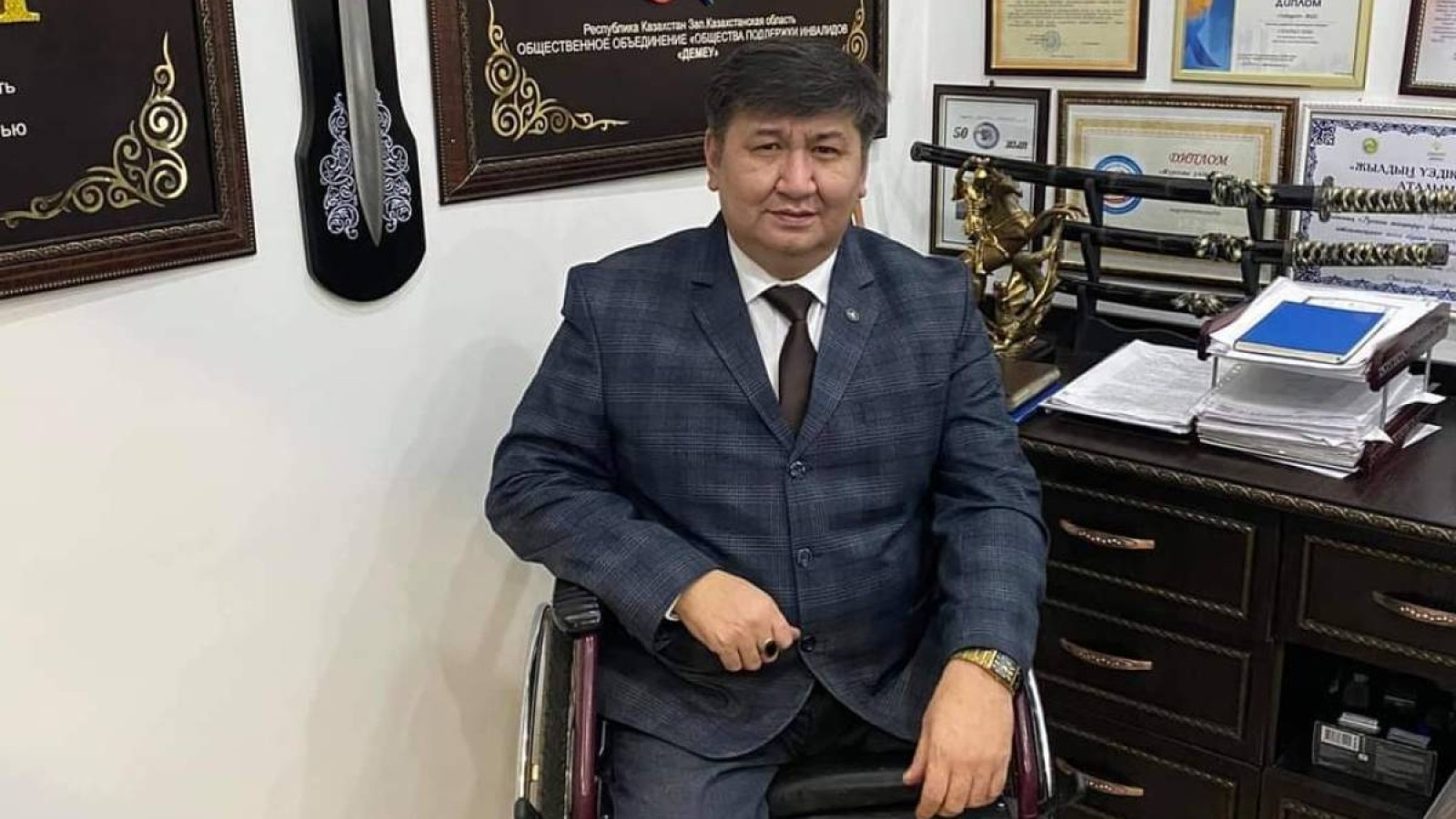 «Халықпен бірге болғым келеді»: Қоғам белсендісі «Нұр Отанға» мүше болудан бас тартты.