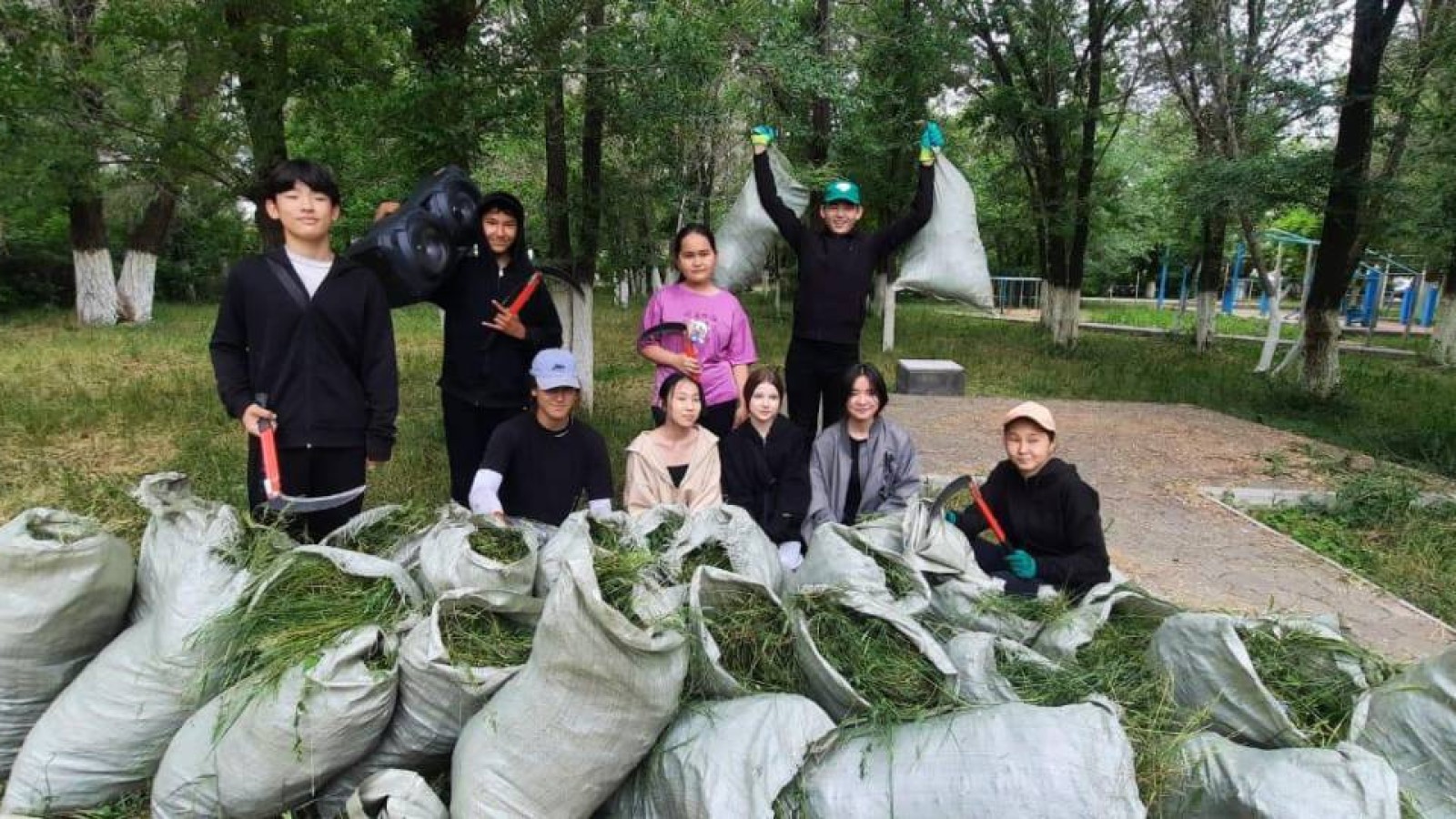 «Таза Қазақстан» Қостанайды қоқыстан тазартып жатыр.