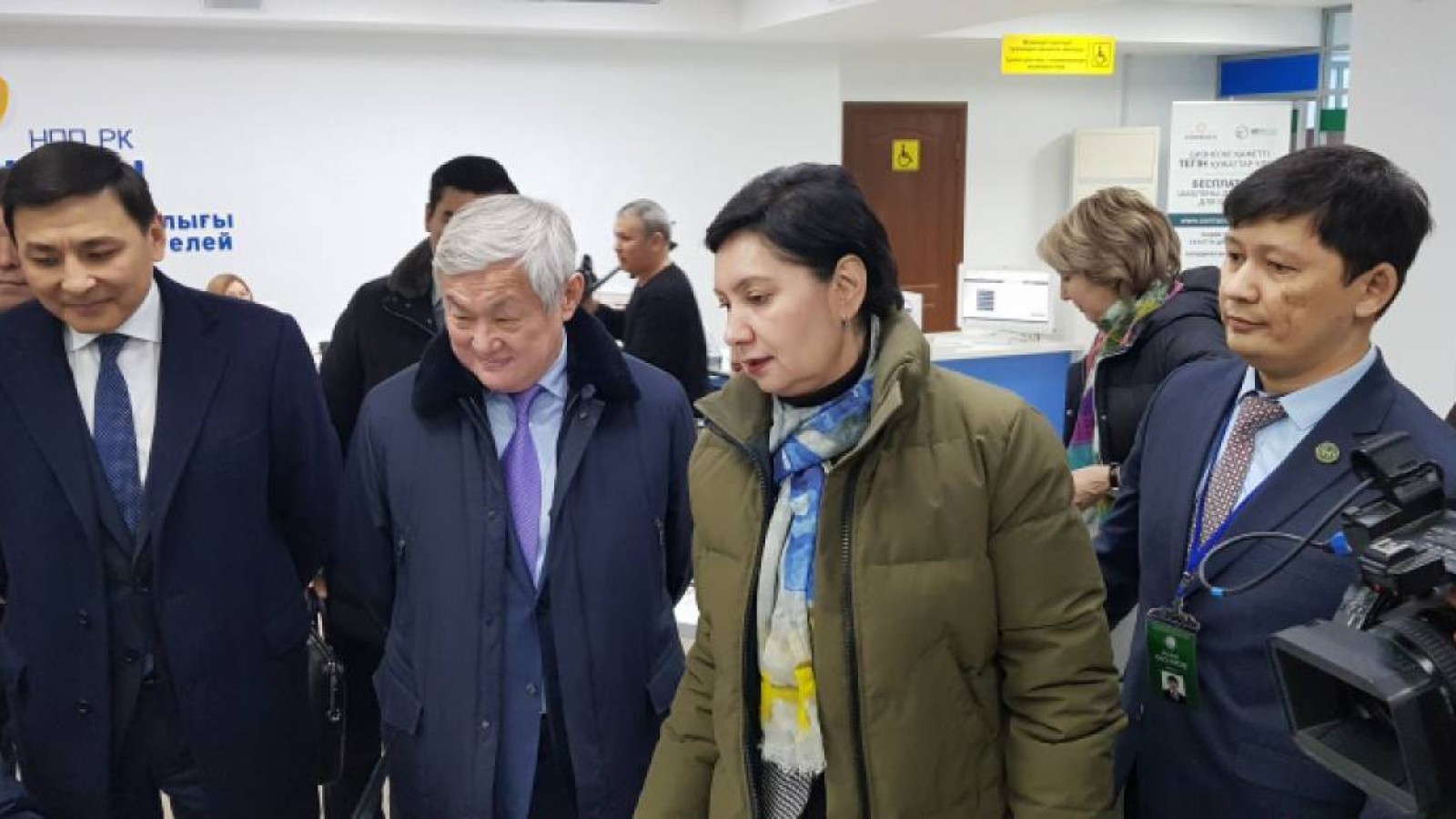 Үкімет мүшелері Батыс Қазақстанда көпбалалы отбасыларды аралайды.