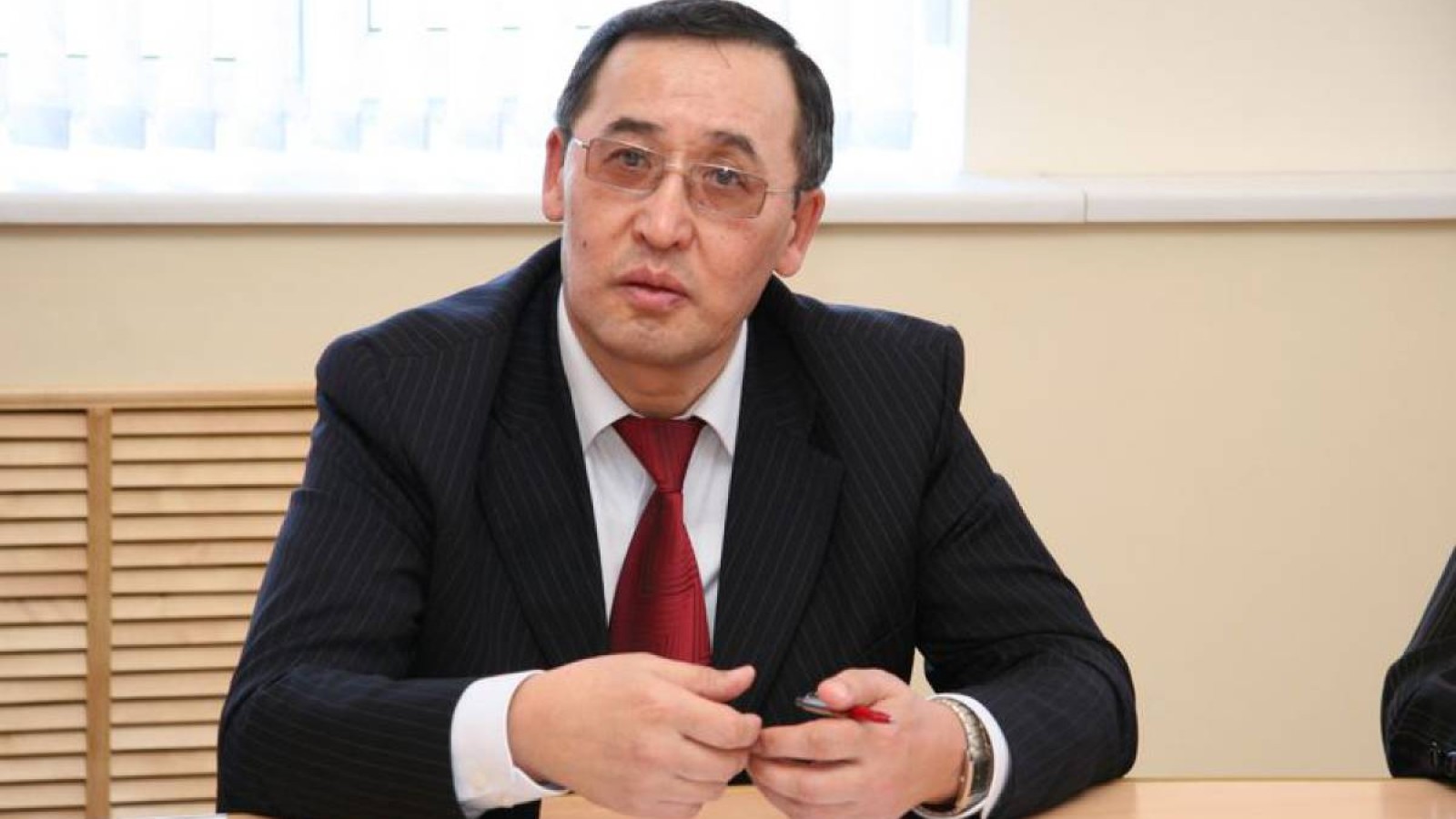 «Бізге екі партия жетіп жатыр».