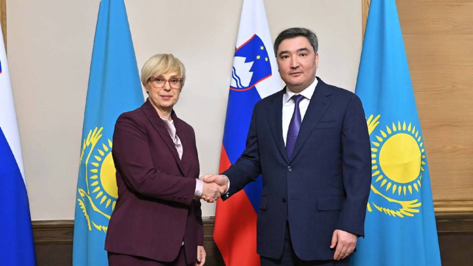 Олжас Бектенов пен Словения Президенті сауда-экономикалық ынтымақтастық мәселелерін талқылады.