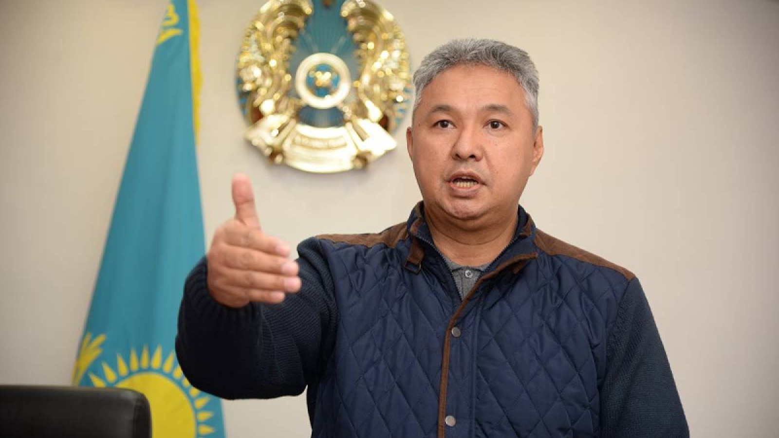 Перуашев кімдердің «қолын шапқалы» жүр?.