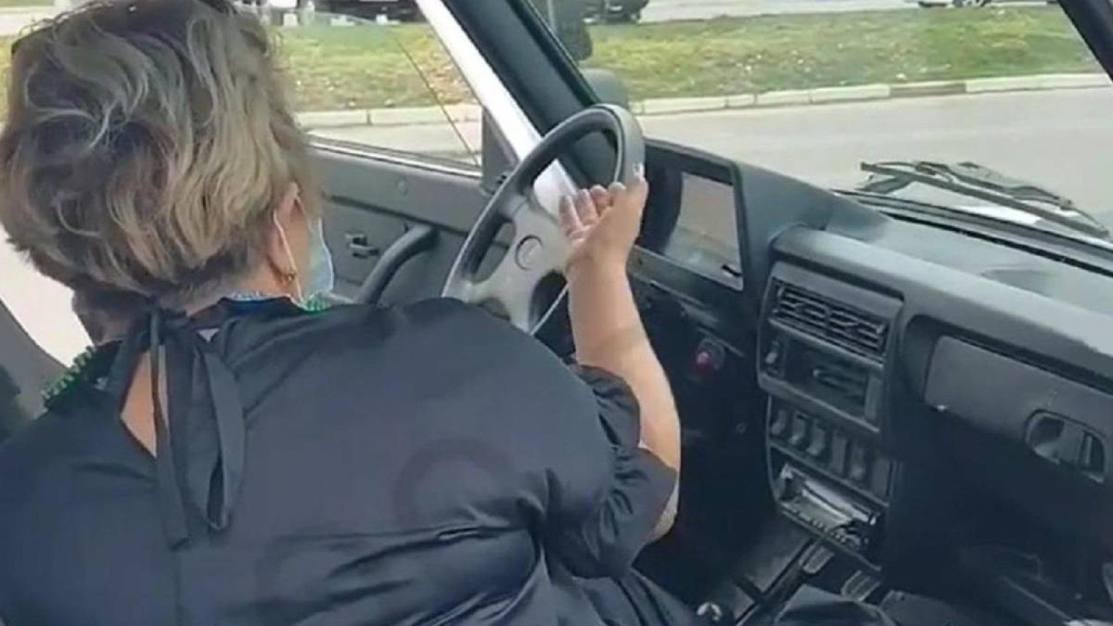 Өскеменде халықпен мас күйінде кездескен әкімдік қызметкеріне қатысты тексеріс басталды.