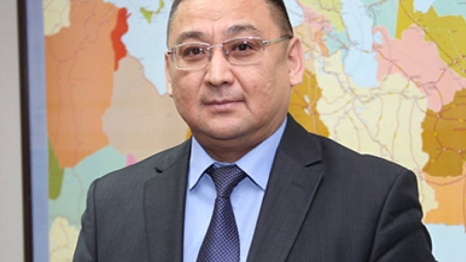 Тоқаевтың сынына пысқырмайтын Бармақов.