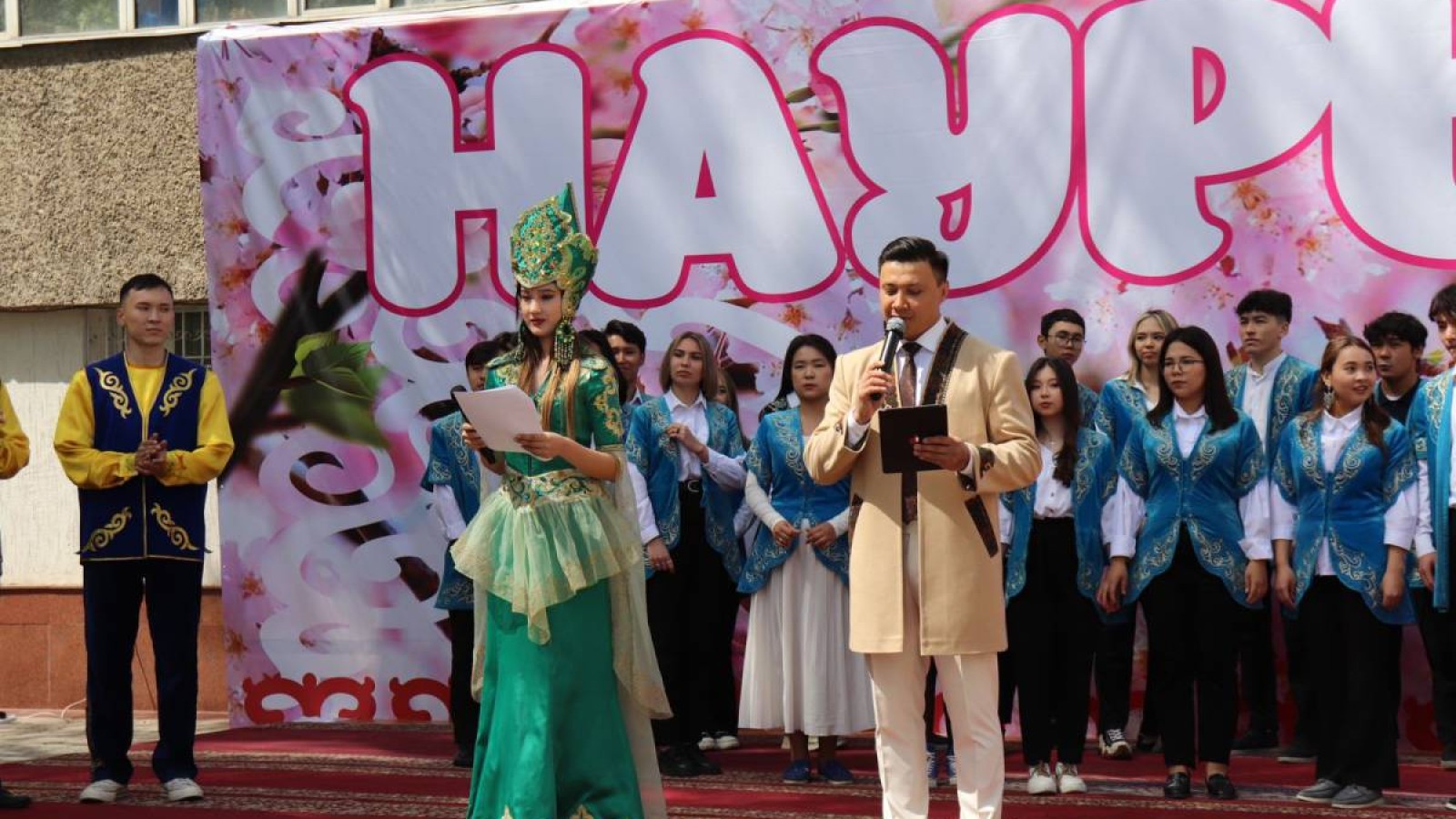 Халықаралық инженерлік-технологиялық университеті әз-Наурыз мейрамын тойлады.