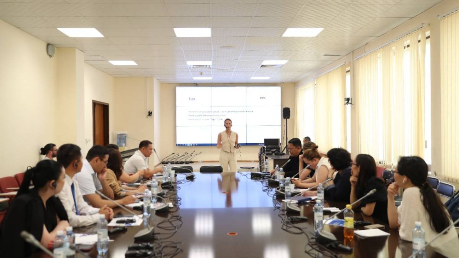 Халықтың ресми ақпарат көзіне сенімі төмендеген.