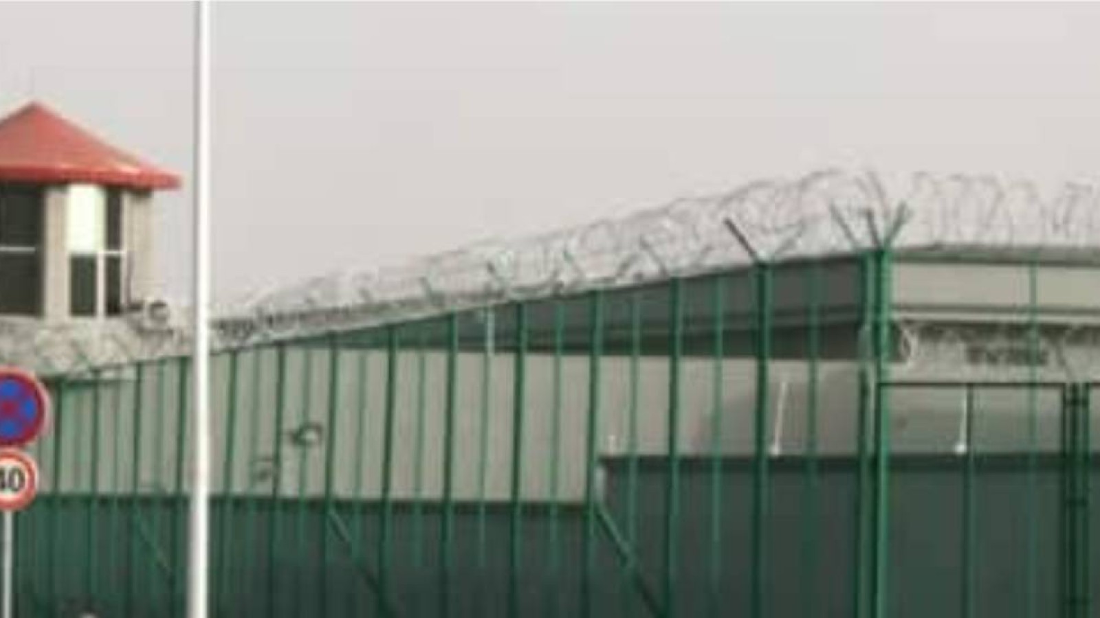 «Намаз үйренгені үшін қамады»: Шыңжаңда қалған туыстарына араша іздегендер жан айқайын айтты.