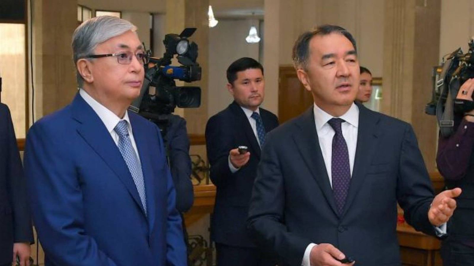 Халық үніне құлақ аспайтын Сағынтаевты Тоқаев «оятты».