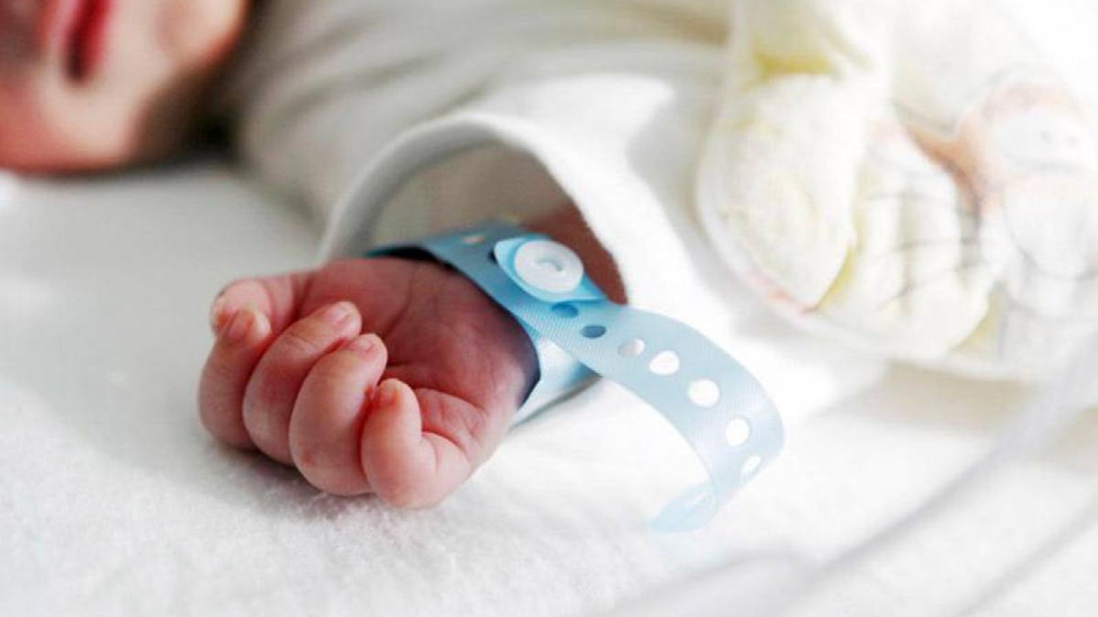 САЙЛАУ КҮНІ 102 НӘРЕСТЕ ДҮНИЕГЕ КЕЛДІ.