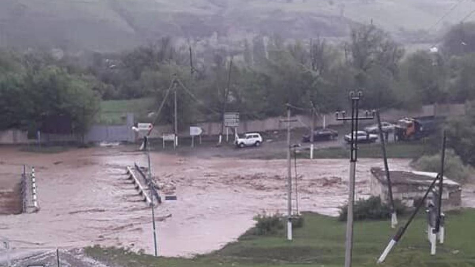 6 ауылдағы 215 үйдің ауласына су кірген.