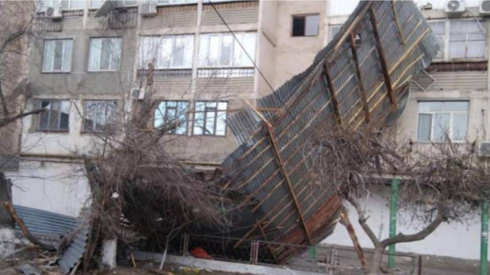 Таразда болған дауыл 368 миллион теңгеге шығын келтірген.