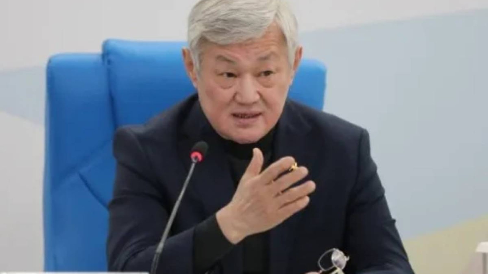 Сапарбаев ауданға алақан жайды.