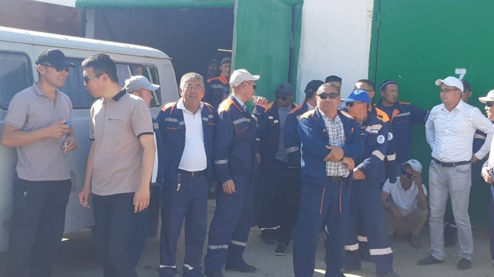 «Атырау-Жарық» АҚ-ның 80-ге жуық жұмысшысы жұмысқа шығудан бас тартты.