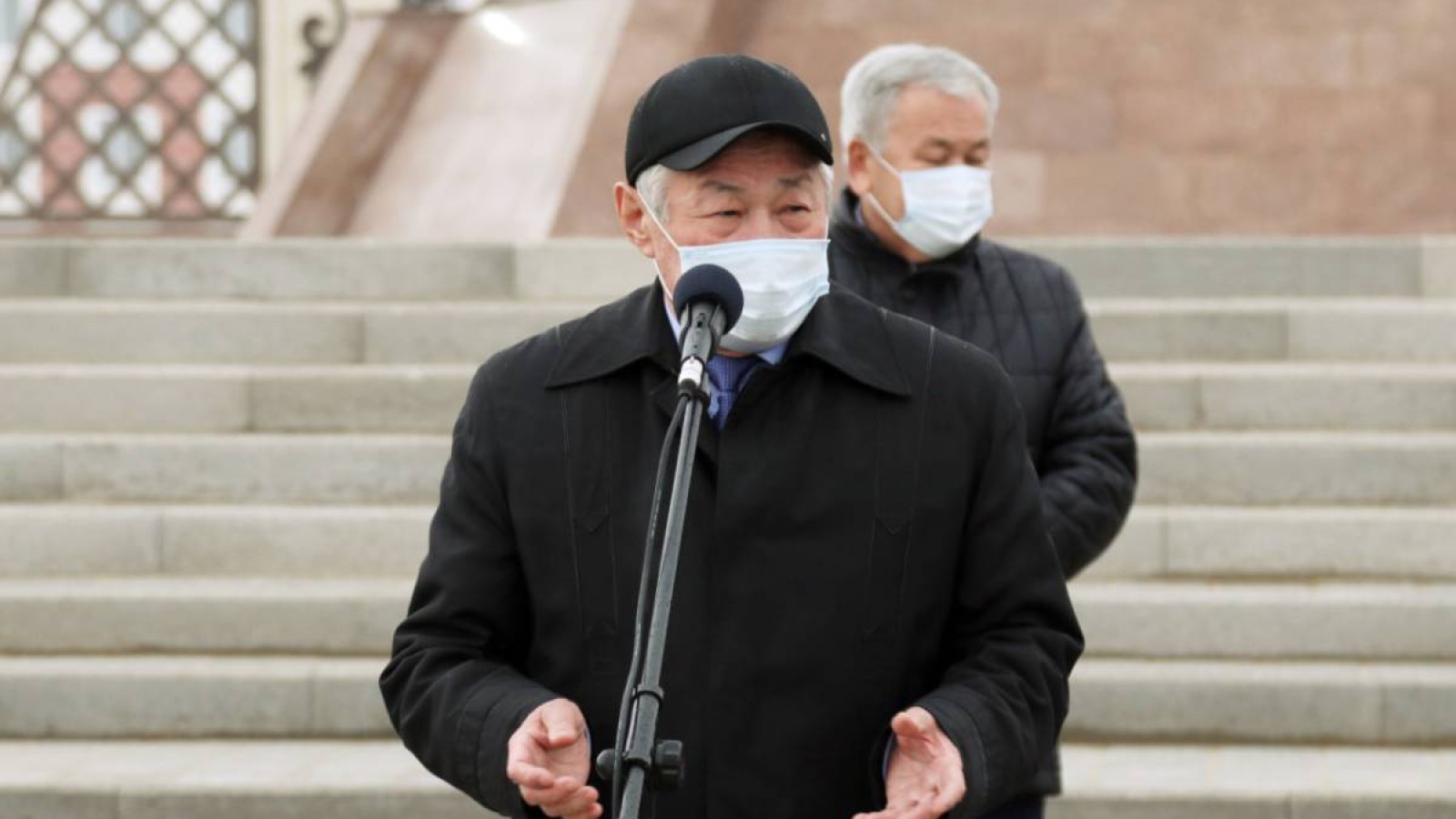 Монумент ашқыш Сапарбаев Ақ Ордадан гөрі «Кітапханаға» көбірек иек артады….