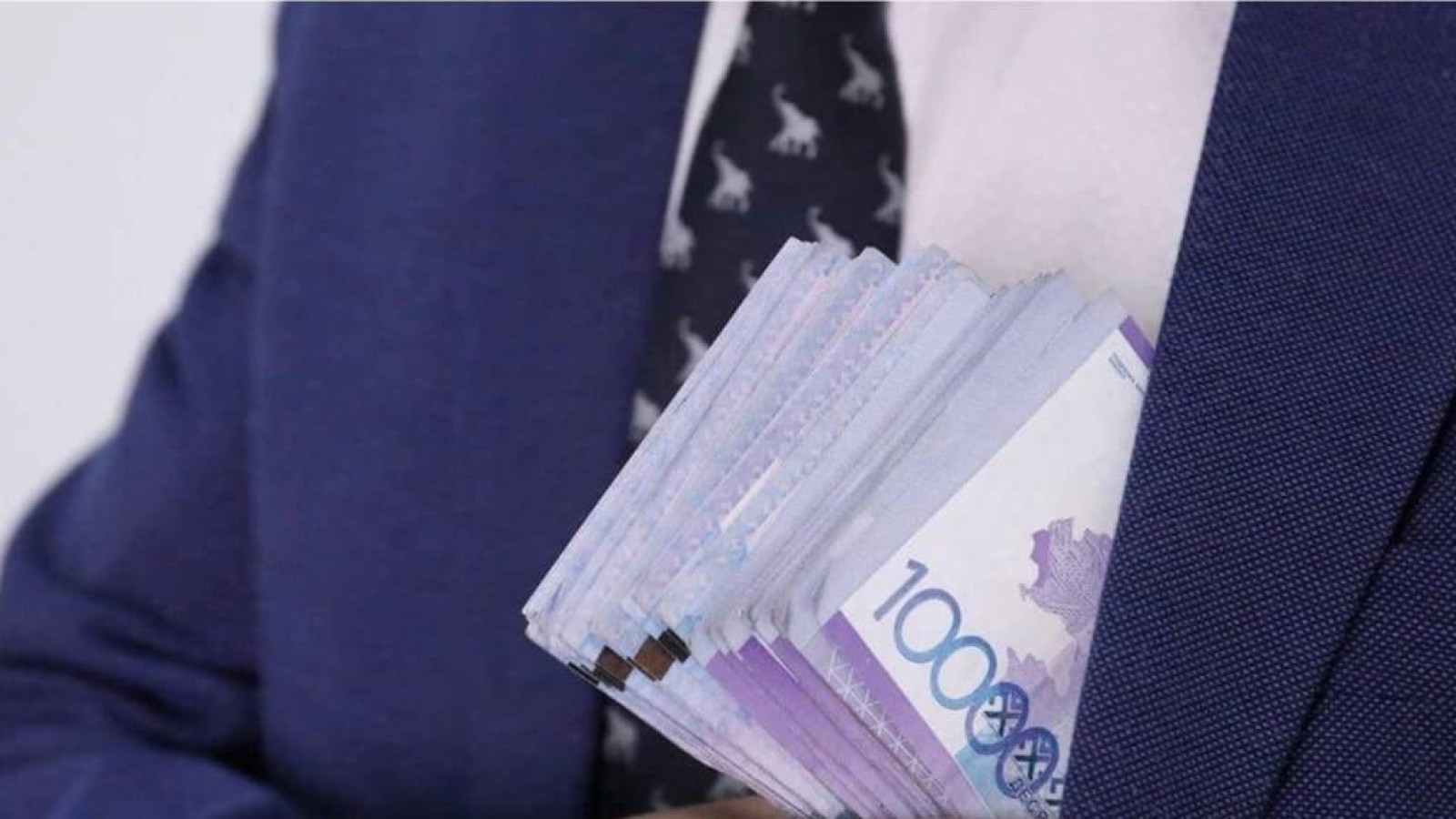 Орынбасары тергеуге алынған Атырау әкімі отставкаға кете ме?.