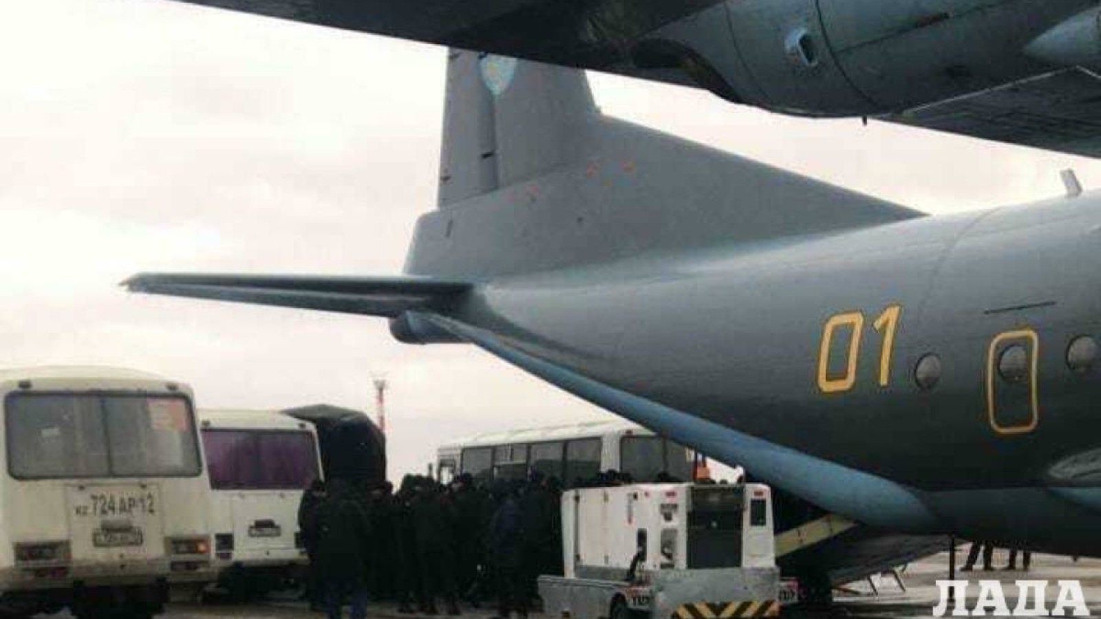 Ақтауға екі әсери ұшақ қонғаны хабарланды.