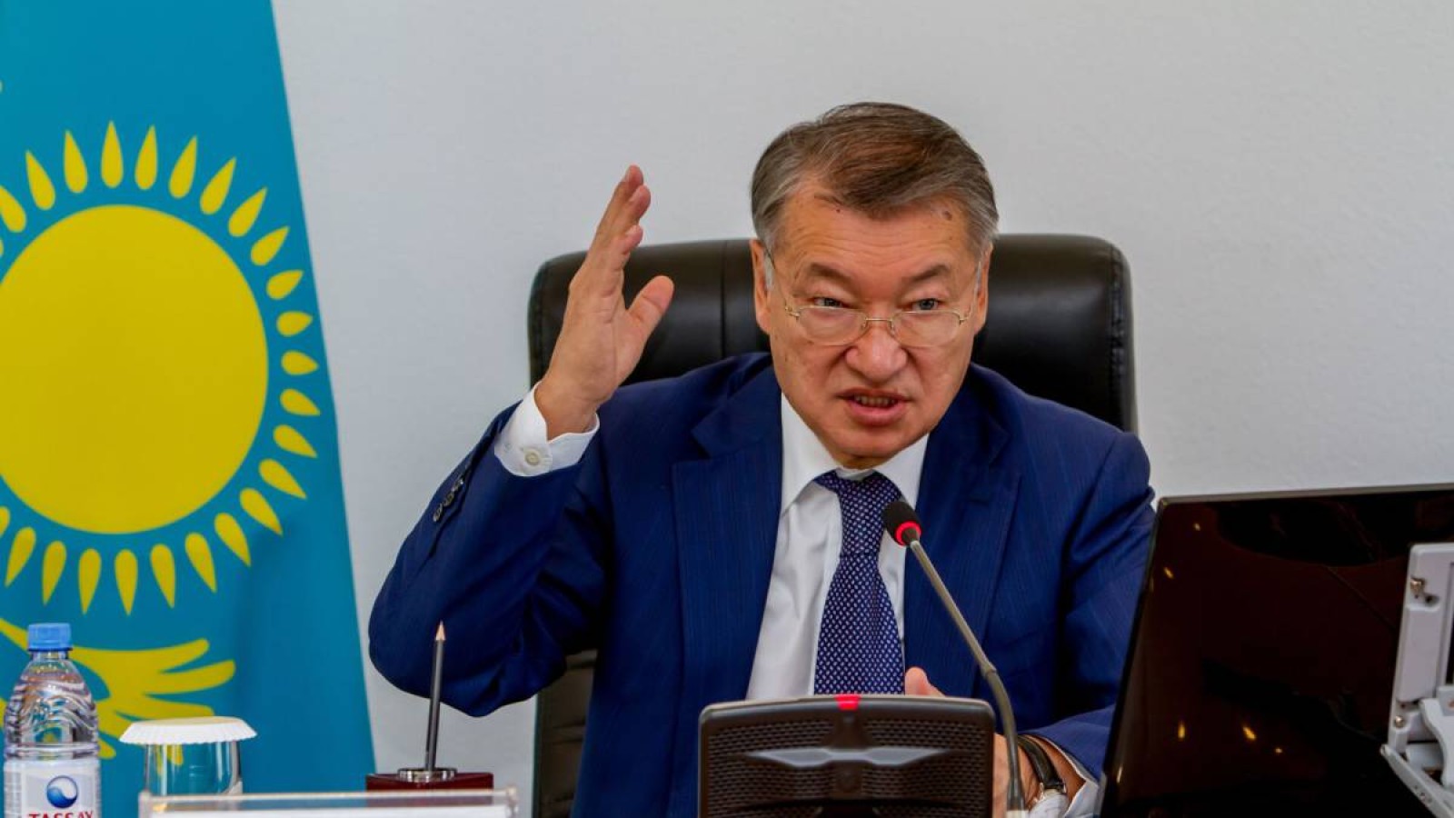 Тоқаев Ахметовтің өкілеттігін тоқтата ма?.