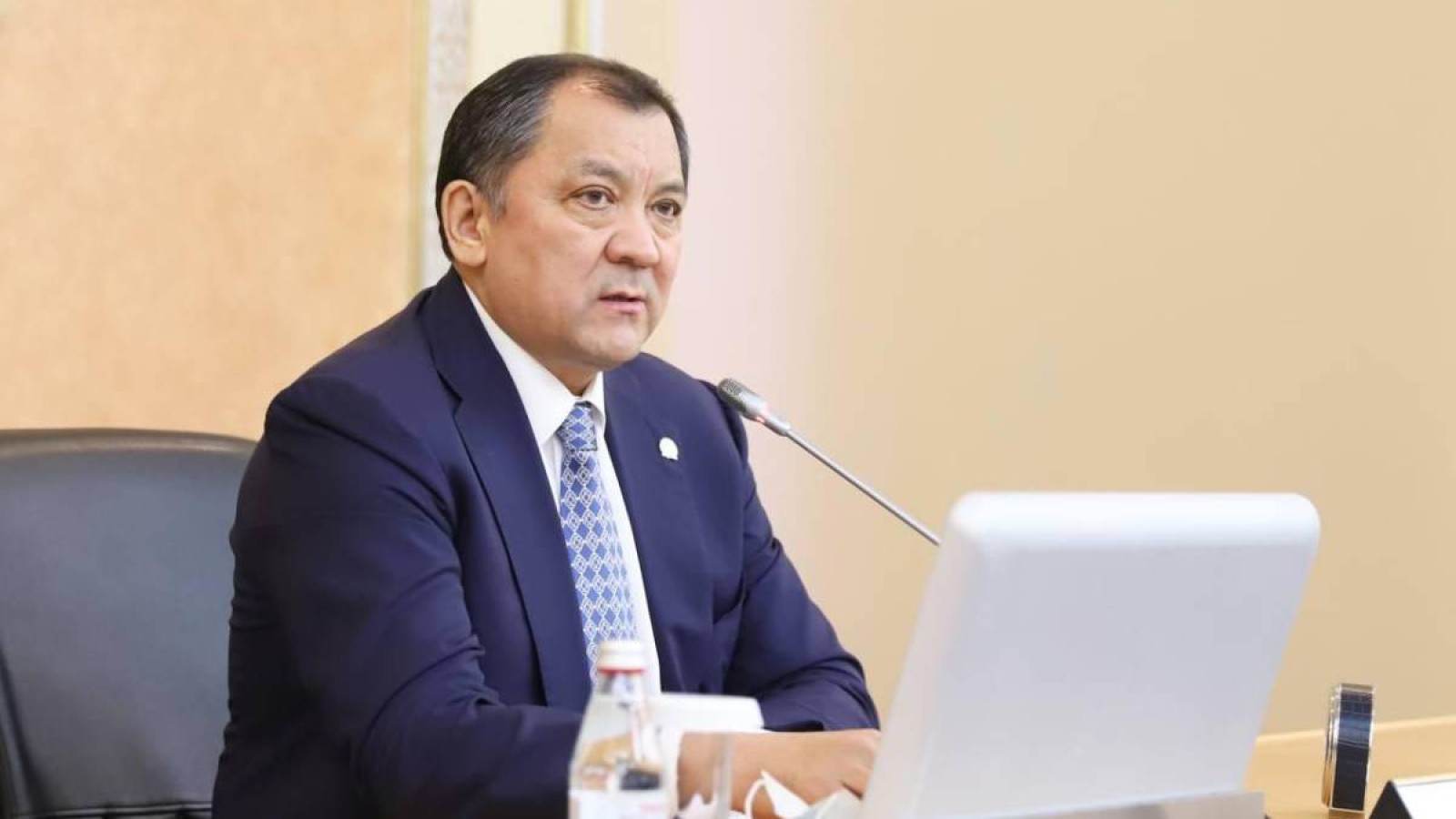 Ноғаевтың «астамсып сөйлеп, аспансып тұрғаны» депутатты тіксіндірді.