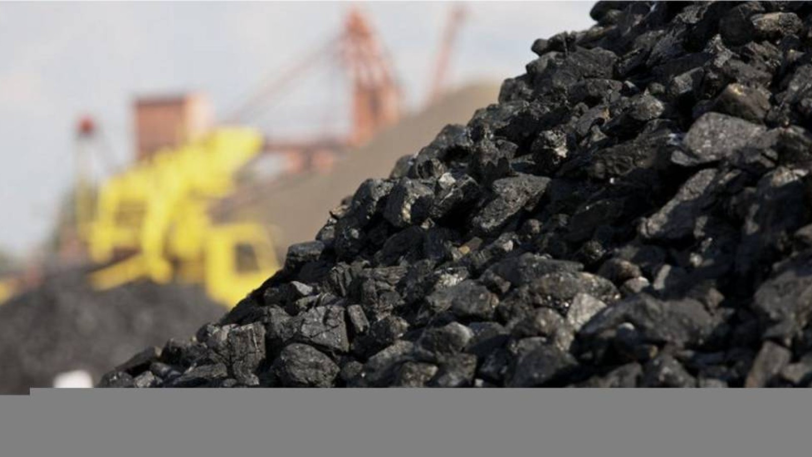 Өскемендіктер қыс басталмай көмірге таласып жатыр.