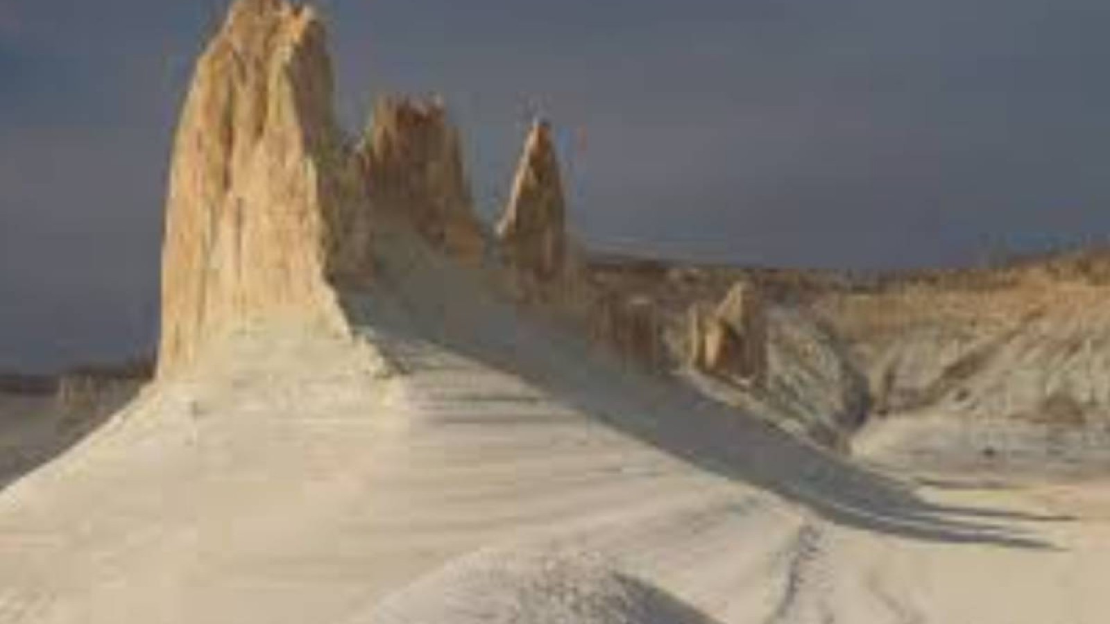 Бозжыра шатқалын қоқыс басты.