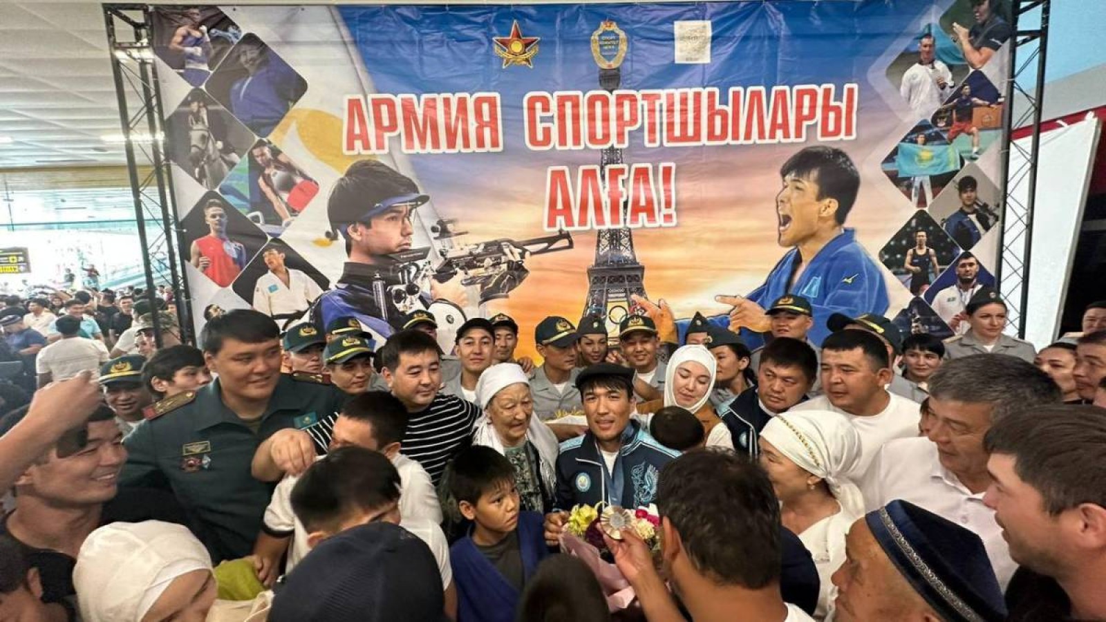 Қырғызбаевқа мерзімінен бұрын «капитан» әскери атағы берілді.