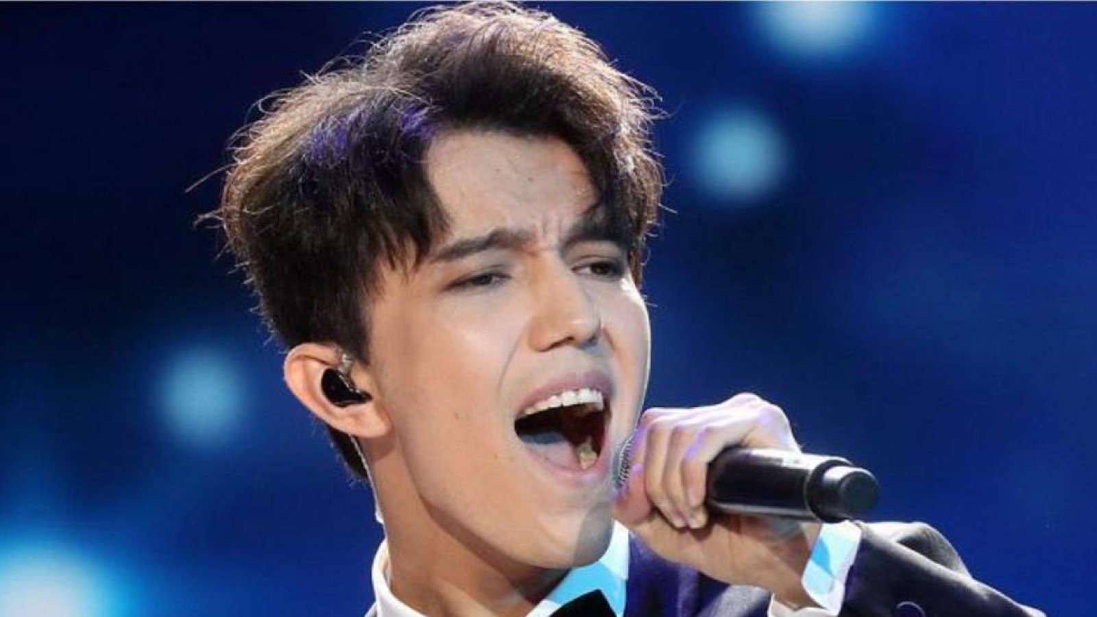 Ақтөбелік шенділер қаланы безендіруді Димаш Құдайбергеннің есімімен байланыстырады.