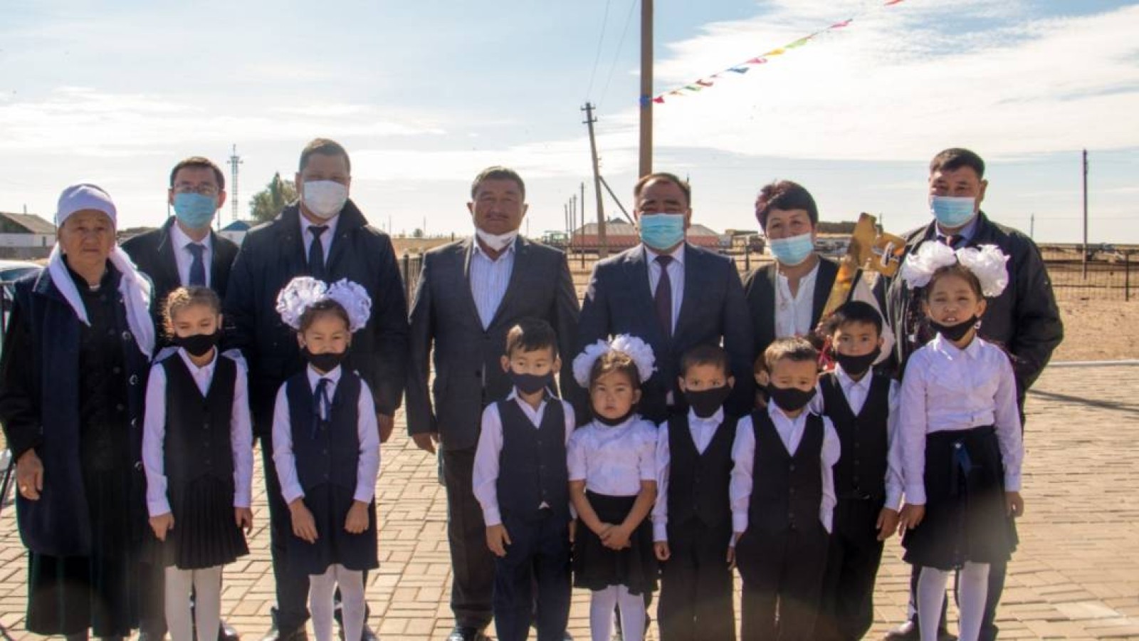 «Жүрегің қан жылайды»: Ақтөбелік кәсіпкер тоғыз оқушысы қалған ауылға мектеп ашып берді.