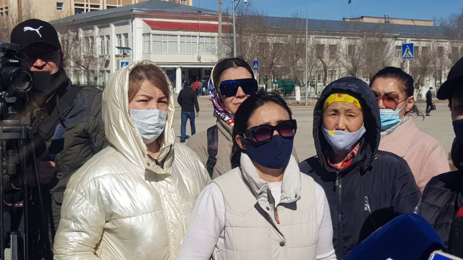 Ақтөбеде​ пайдалануға берілмеген үйге кіріп алған отбасылар әкімдіктен араша сұрап жүр.