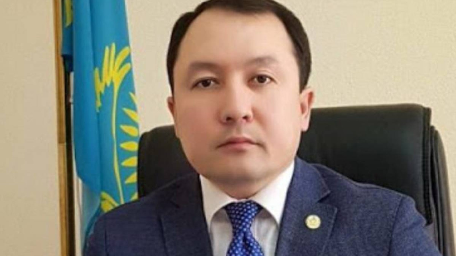 Бюджет ақшасына Lexus алып мінген.