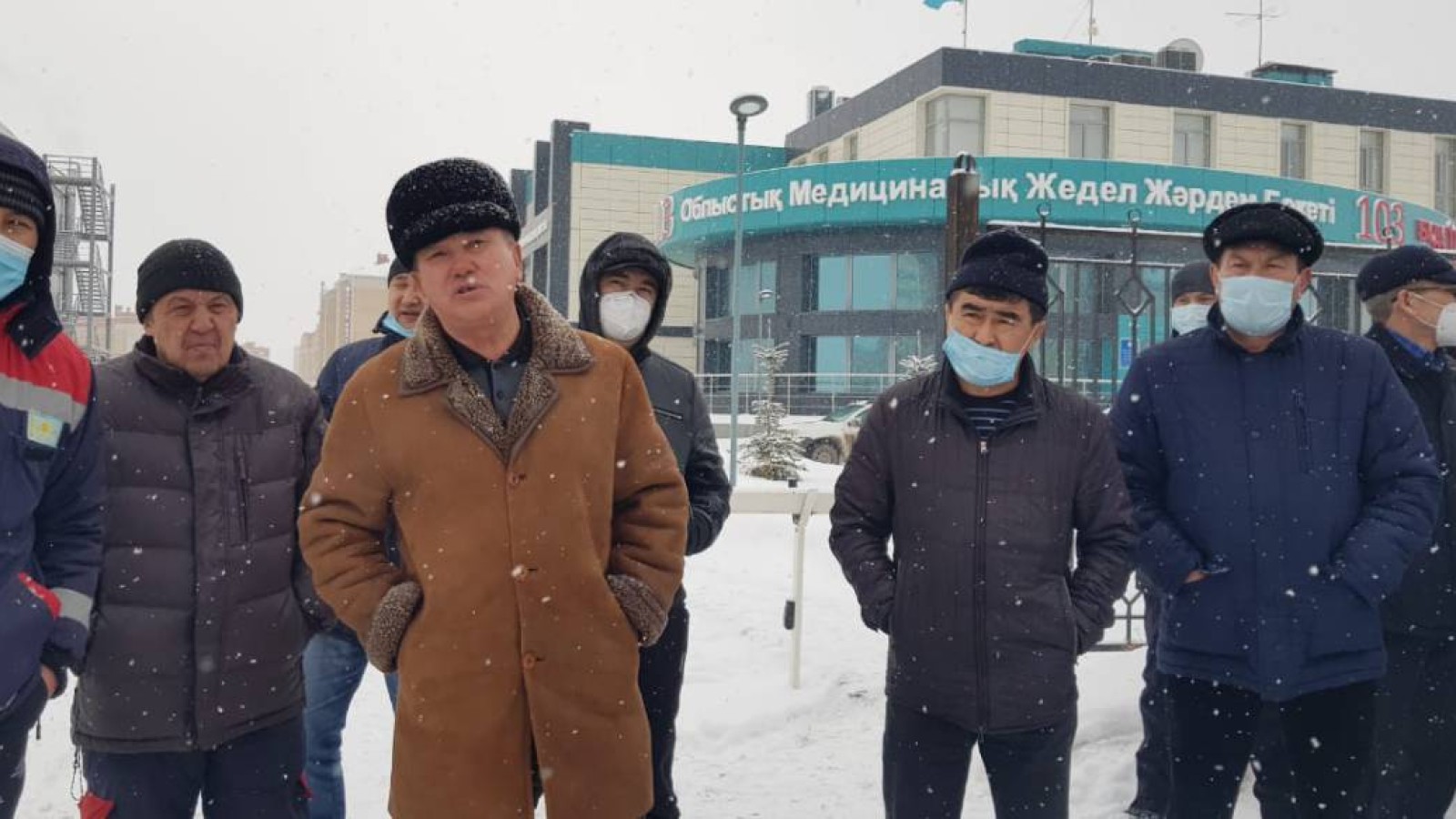 Ақтөбеде жедел жәрдем жүргізушілері жалақы көтеруді талап етті.