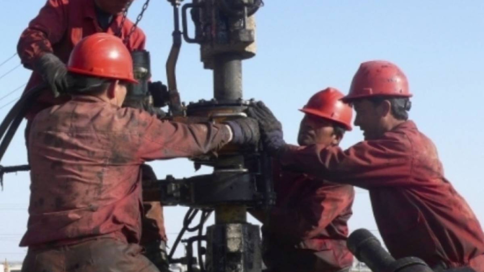 «Полиция қудалауға алды»: Маңғыстаулық мұнайшылар араша сұрады.