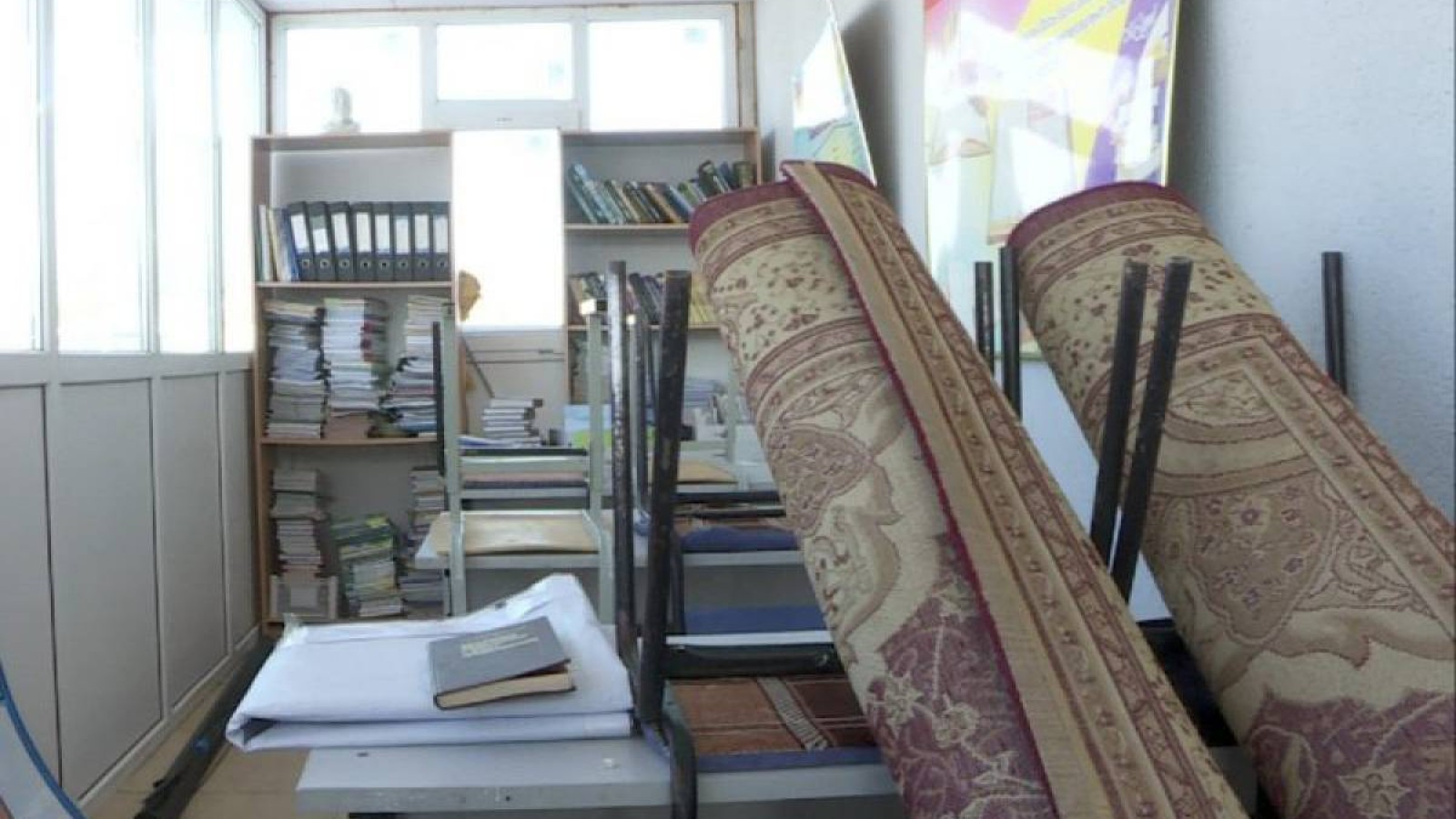 Ақтөбеде алтын кеніші бар ауыл төрт бөлмелі үйді мектеп қылып отыр.