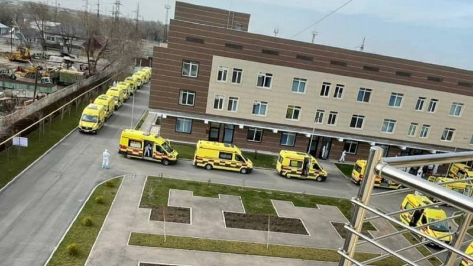 Алматы ауруханасындағы жедел жәрдем көлігінің кептелісі.