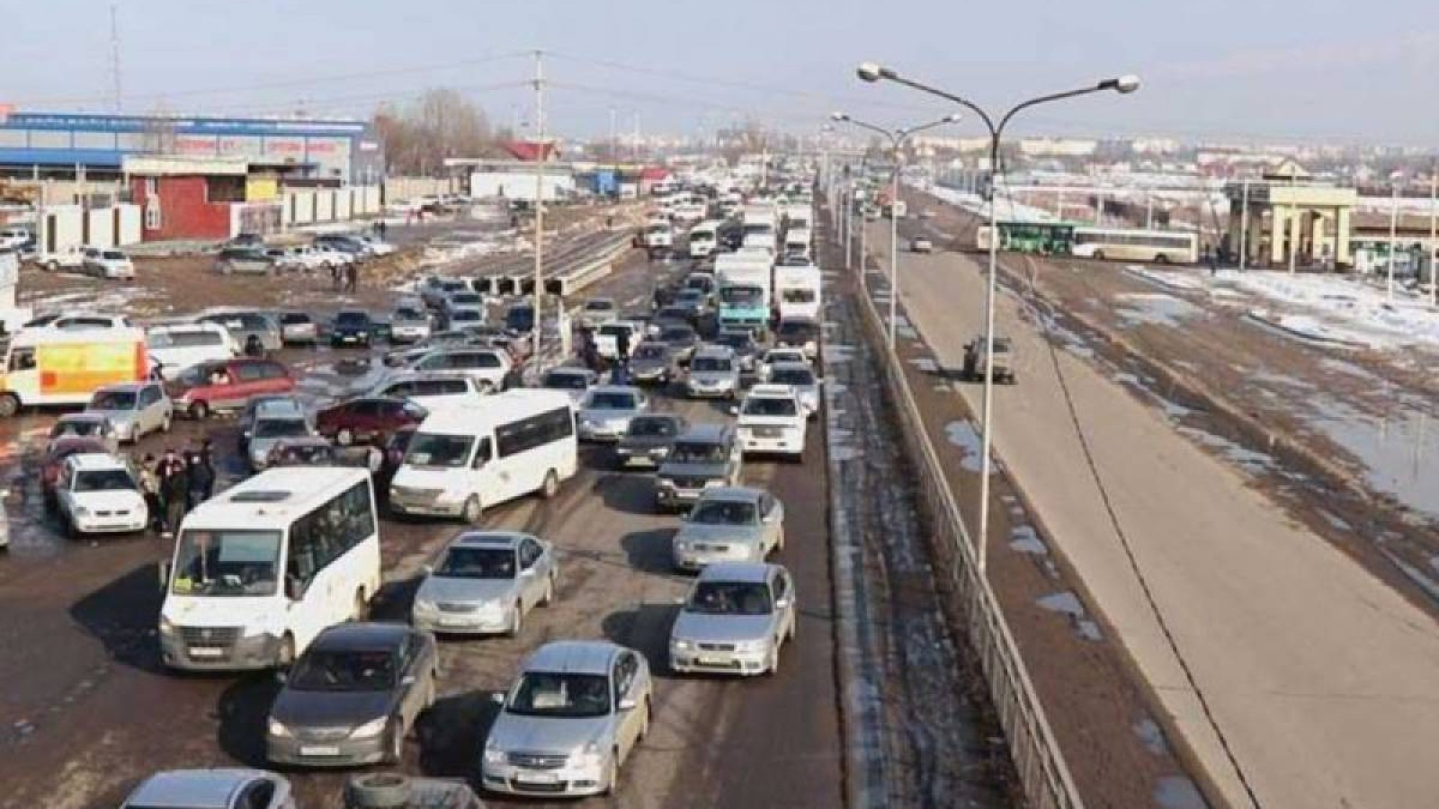 Тоқаев «Алтын орда» жол құрылысын сынға алды.