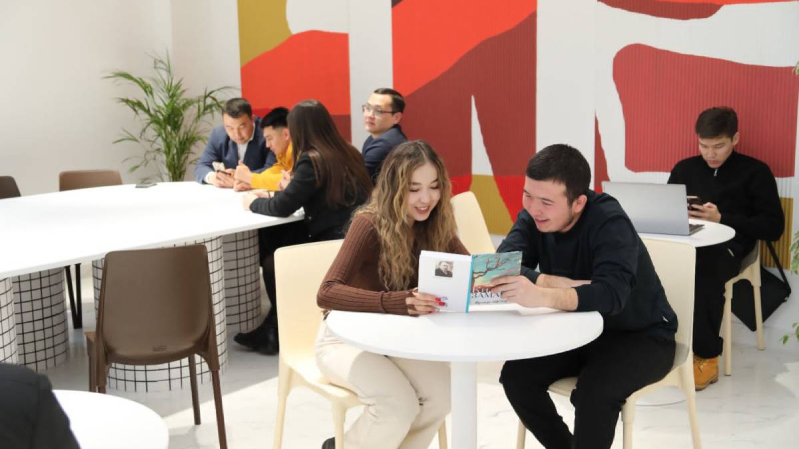 Алматыда жастар үшін білім алу мен өзін-өзі дамыту мүмкіндіктері кеңеюде.