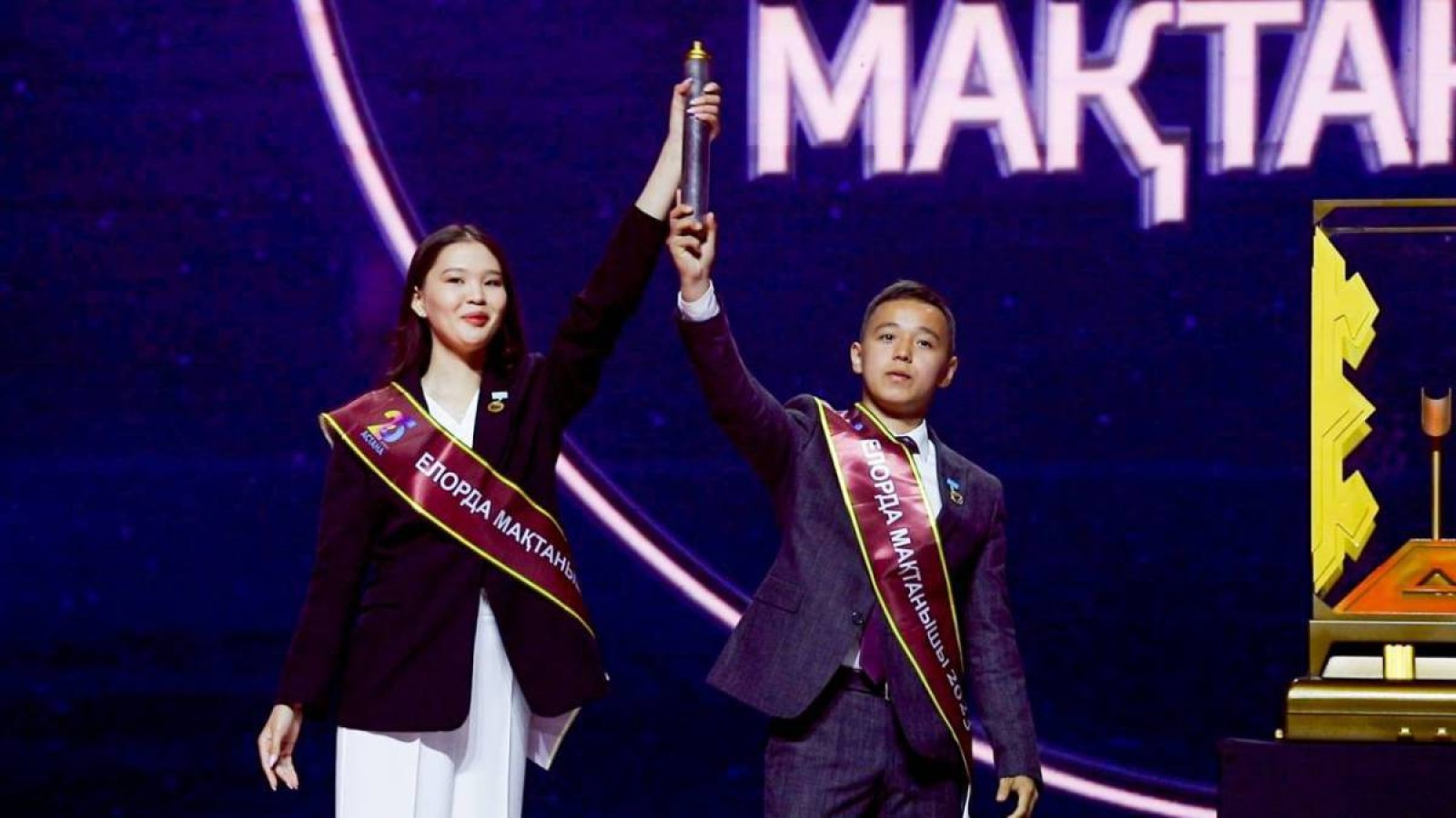 Дарынды мектеп түлектеріне «Болашақ» халықаралық стипендиясымен бакалавриат бойынша шетелде оқу мүмкіндігі беріледі.