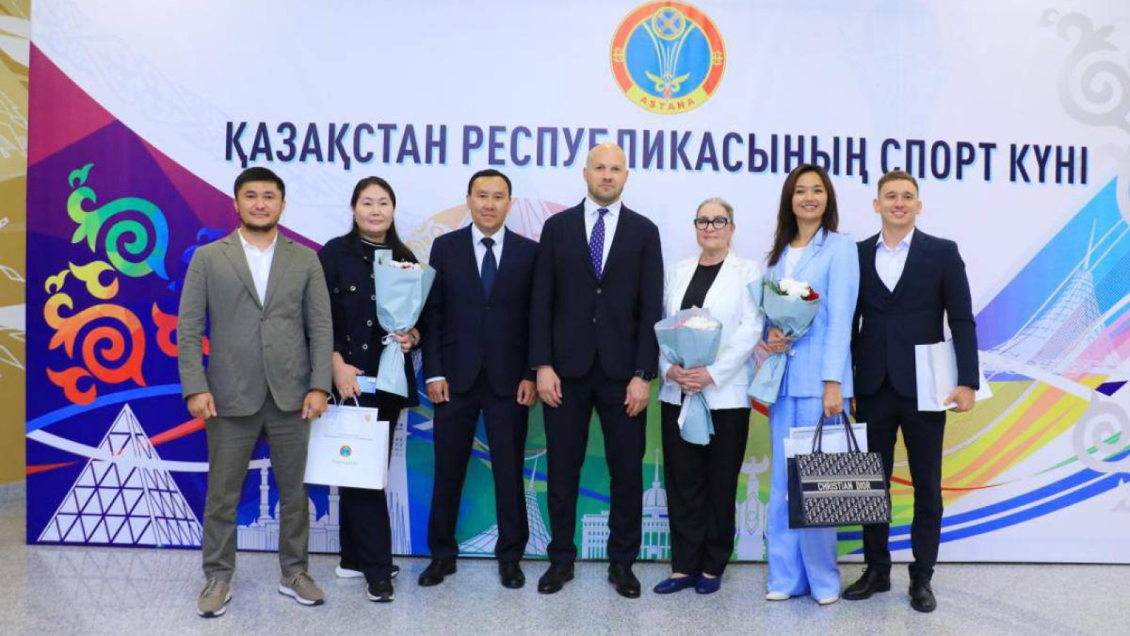 Паралимпиада ойындарына қатысатын елордалық спортшыларға құрмет көрсетілді.