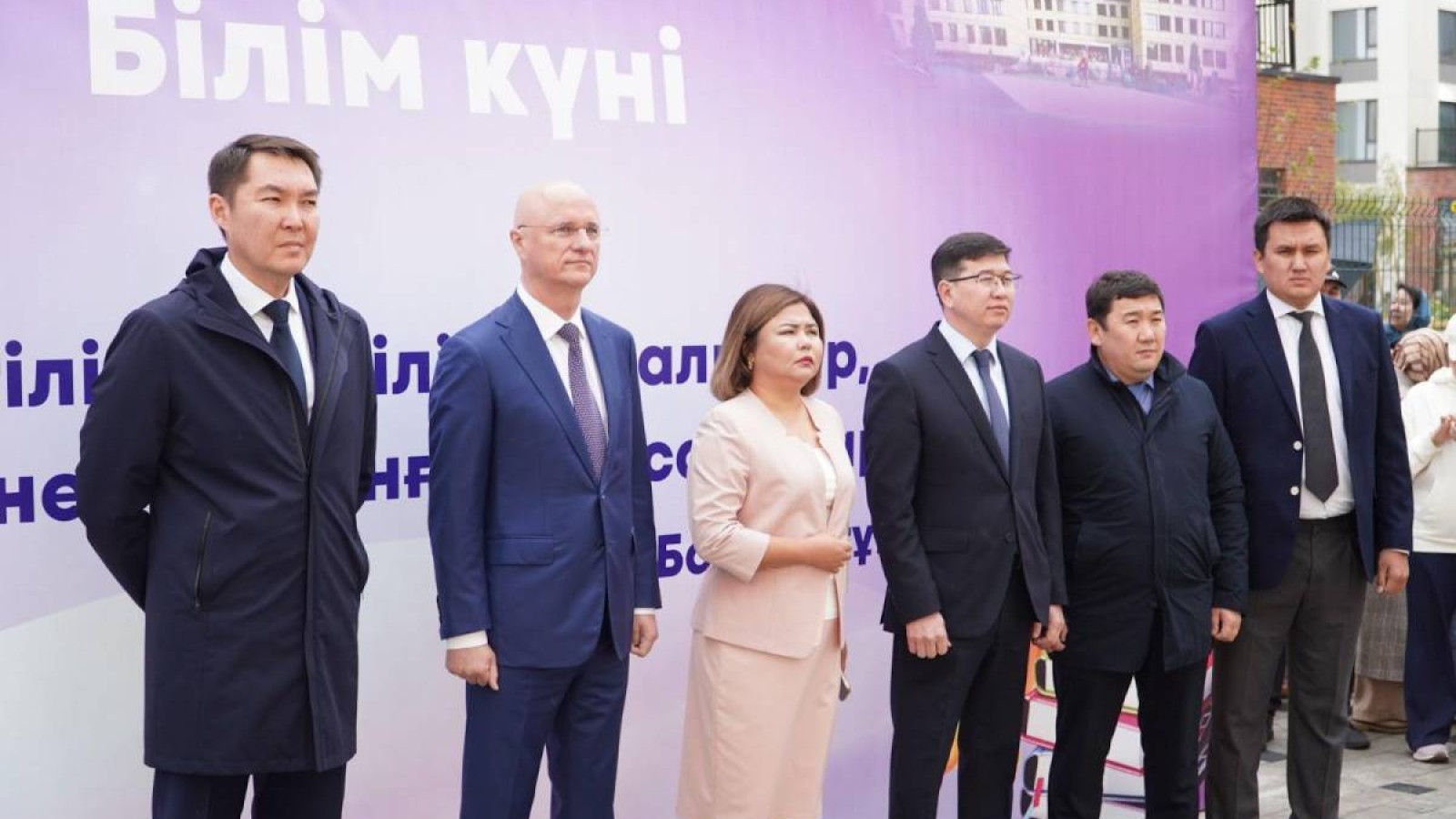 Премьер-Министрдің бірінші орынбасары Роман Скляр жайлы мектептің ашылу салтанатына қатысты .