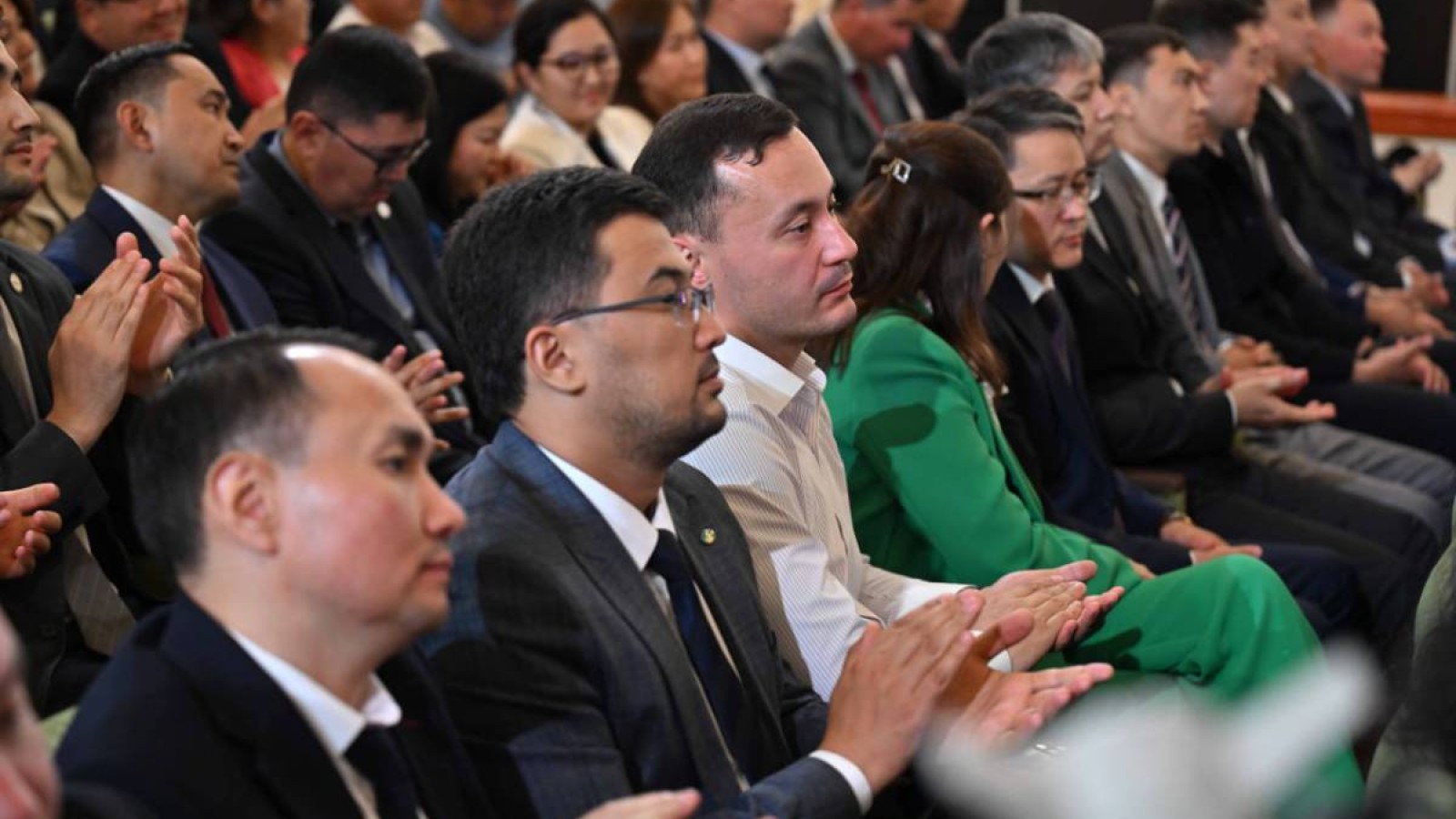 Жас ғалымдарымыз туған еліне пайдасы тиетін жұмыспен айналысқаны жөн — Президент.