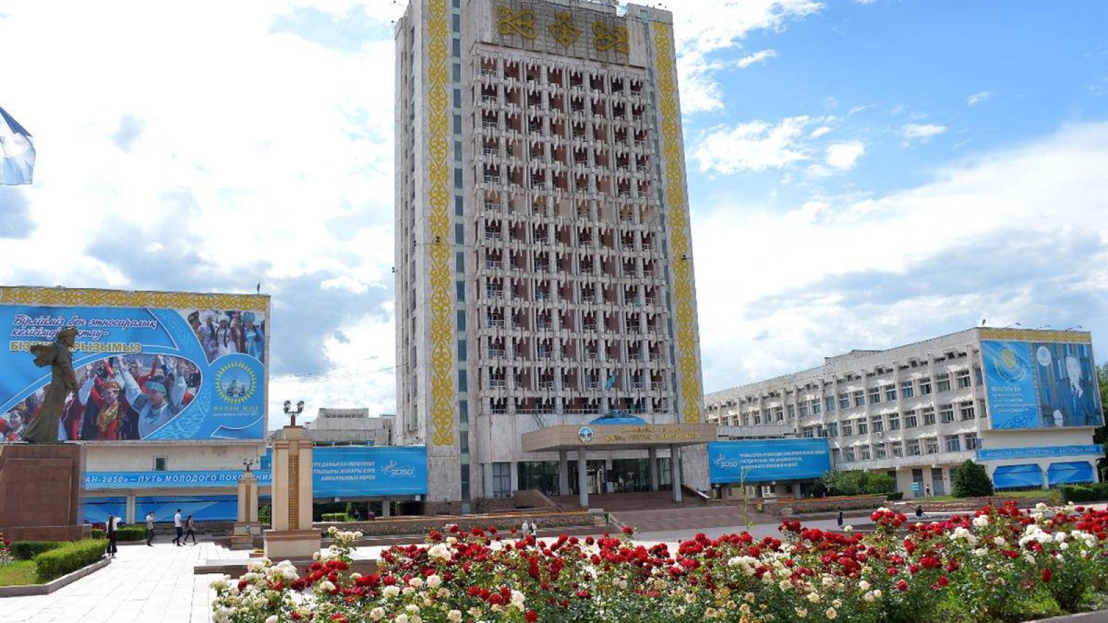 ҚазҰУ-да оқыған шетедік студенттер дипломдарының жарамсыз екенін мәлімдеді.