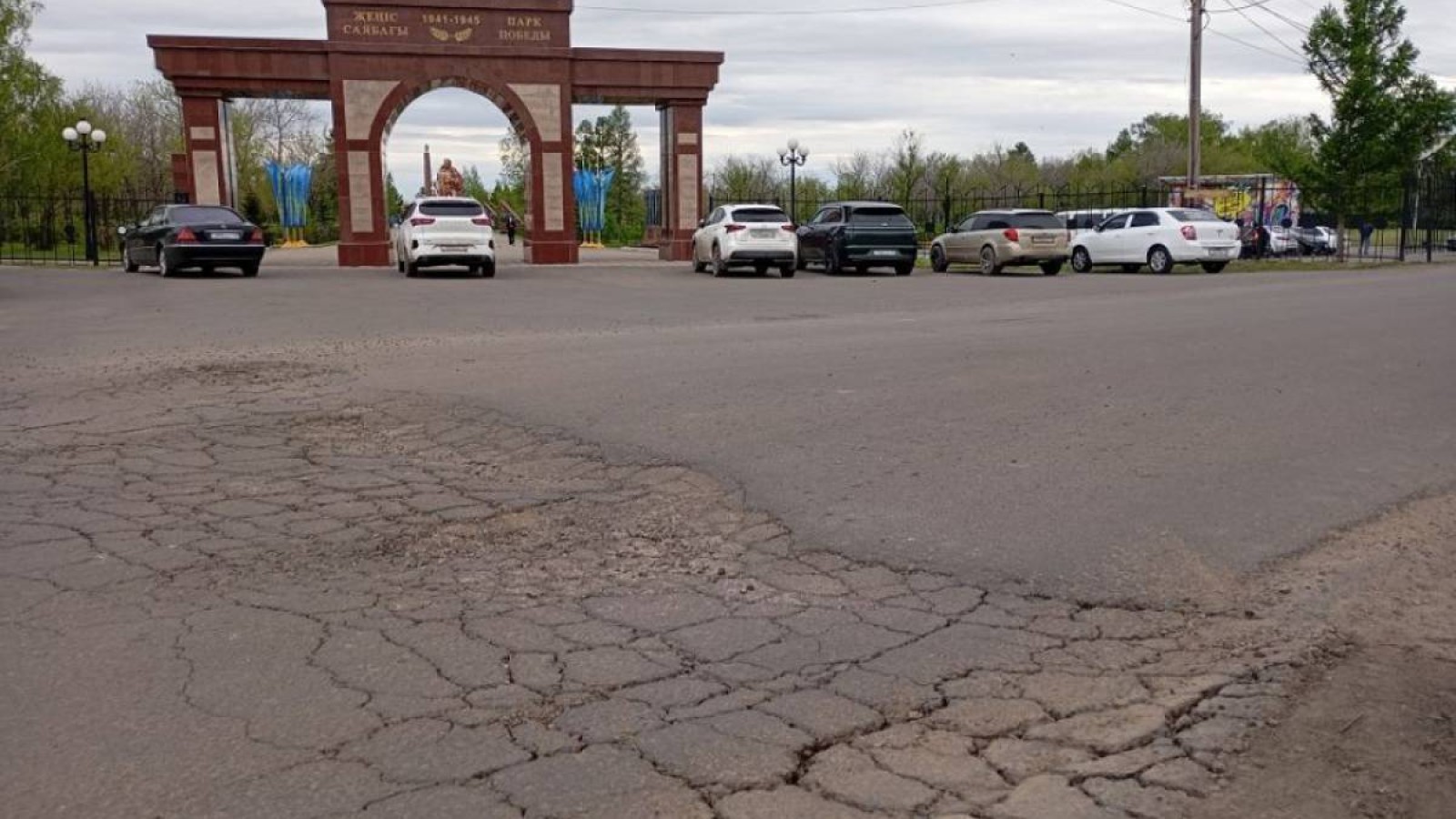 Петропавл тұрғындары: Әуелі асфальт төседі, сосын ауыр жүк көліктерін жіберді.