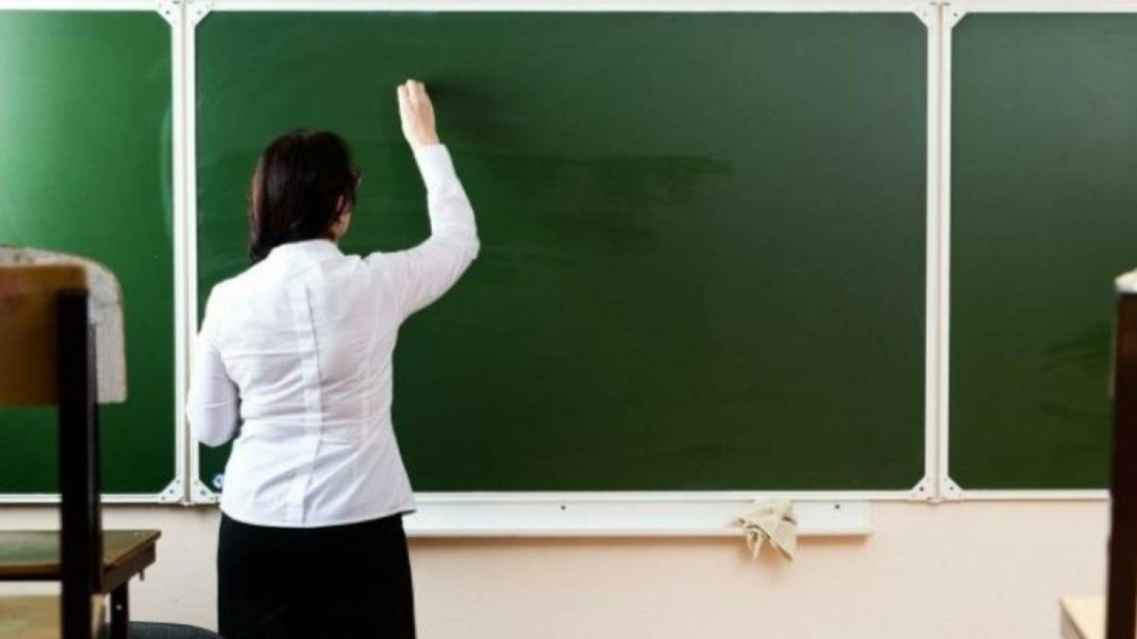 Демалысқа шыққан мұғалімдер ақшаларын ала алмай отыр.