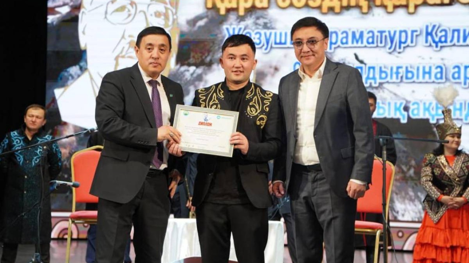 Қалихан Ысқақовтың 90 жылдық мерейтойына арналған республикалық ақындар айтысы өтті.