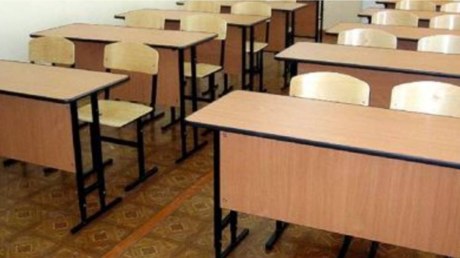 Түркістанда оқушылар дәретханада сабақ оқып жүр.