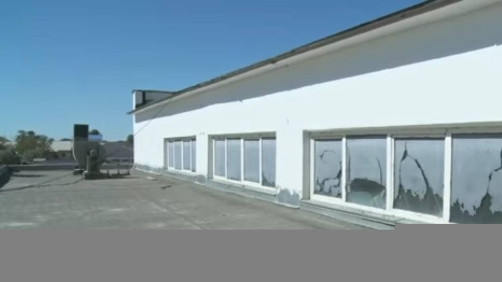 Жамбылда терезесі ашылмайтын мектепте оқыған балалар ауа жетпей тұншығып отыр.