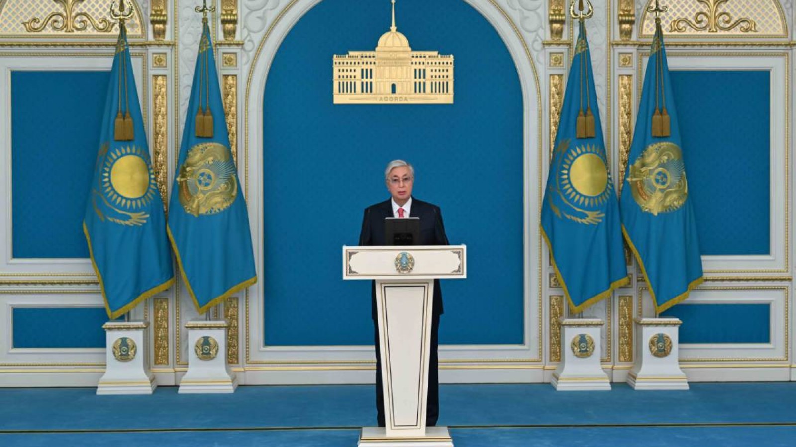 Тоқаев БАҚ саласындағы сыйлықтар мен гранттар тапсырды.